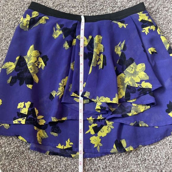 Volcom Purple and yellow floral skirt with elastic waistband - Picture 4 of 5